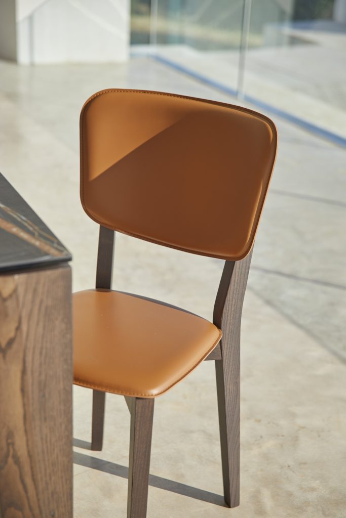 S143-Lea-cuoio-cognac